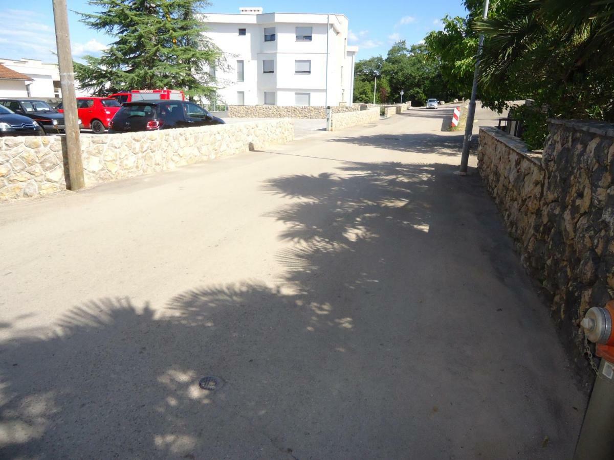 Apartment Pipe Malinska Exterior photo