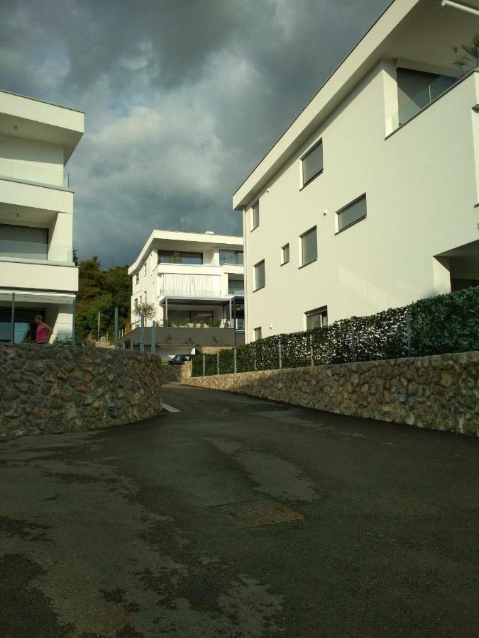 Apartment Pipe Malinska Exterior photo